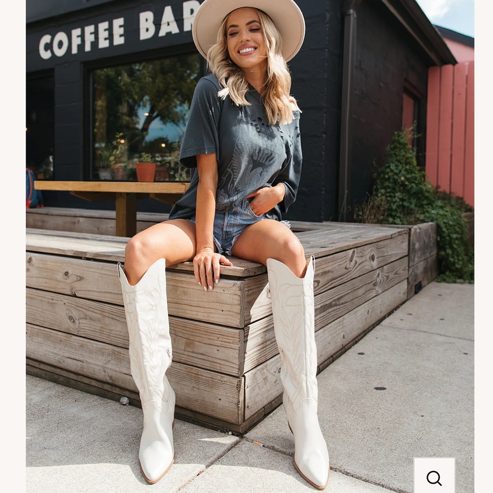 NWT Postie Western Boot